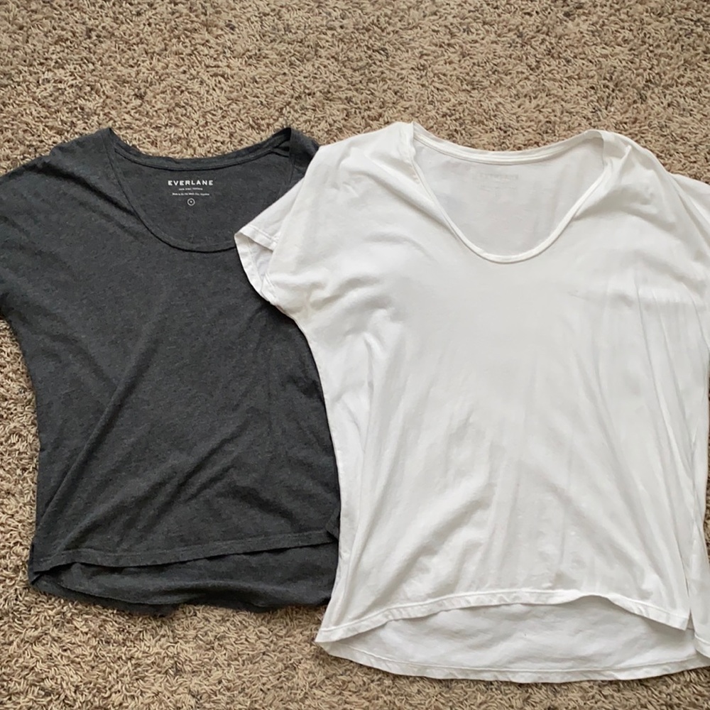 Bundle of 2 Everlane U neck shirts